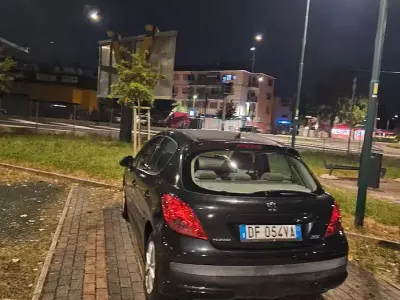 Usata Peugeot 207 68 CV (50 kW) 2007 Nero Berlina