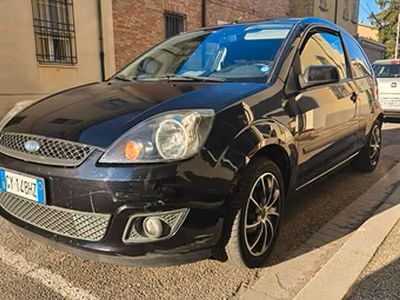 Usata Ford Fiesta Ghia 68 CV (50 kW) 2006 Nero Utilitaria