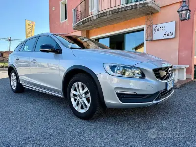 Usata Volvo V60 CC Business Edition 190 CV (139 kW) 2016 Grigio Station wagon