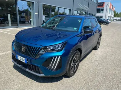 Usata Peugeot 2008 Allure 101 CV (74 kW) 2025 Blu SUV
