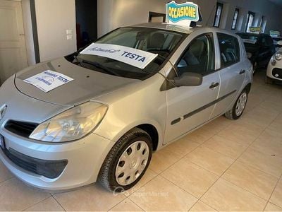 Usata Renault Clio II 75 CV (55 kW) 2008 Argento Berlina