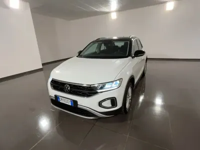 Usata VW T-Roc Life 150 CV (110 kW) 2023 Bianco SUV