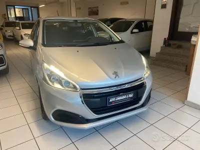 Usata Peugeot 208 Active 75 CV (55 kW) 2018 Grigio Utilitaria