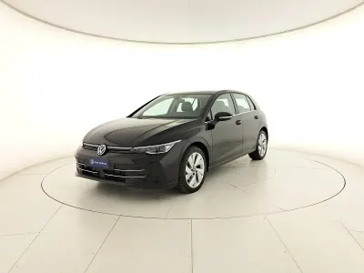 Gebraucht VW Golf VIII Style 150 PS (110 kW) 2025 Schwarz Limousine
