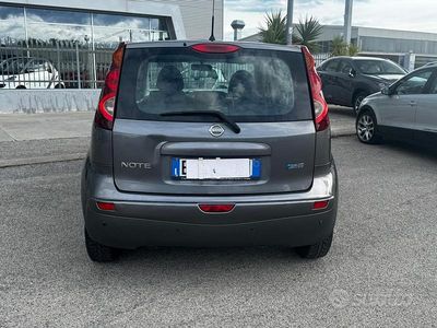 Usata Nissan Note 90 CV (66 kW) 2011 Grigio Utilitaria