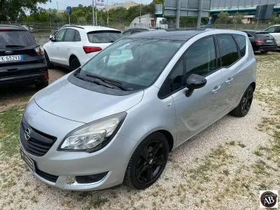 Usata Opel Meriva Design Edition 121 CV (88 kW) 2015 Grigio chiaro Monovolume