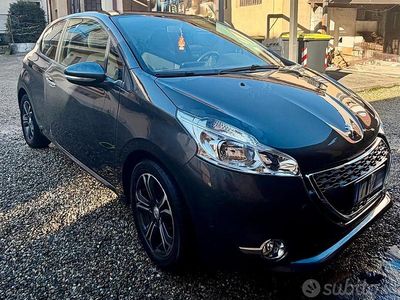 Begagnad Peugeot 208 82 HK (60 kW) 2015 Grå Halvkombi