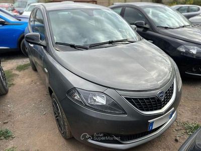 Begagnad Lancia Ypsilon Gold 69 HK (50 kW) 2023 Grå Halvkombi