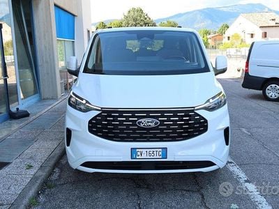 Usata Ford Tourneo Titanium 136 CV (100 kW) 2024 Bianco Monovolume