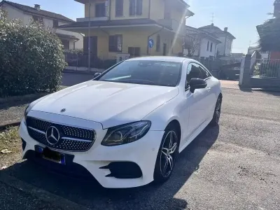 Usata Mercedes E220 AMG line 194 CV (142 kW) 2018 Coupé