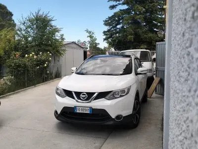 Usata Nissan Qashqai Tekna 110 CV (80 kW) 2017 Bianco SUV