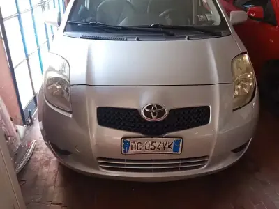Usata Toyota Yaris 87 CV (63 kW) 2007 Grigio Utilitaria