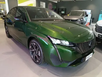 Nuova Peugeot 308 Allure 136 CV (100 kW) 2025 Verde olivine Berlina