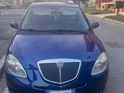 Usata Lancia Ypsilon 90 CV (66 kW) 2008 Blu Utilitaria
