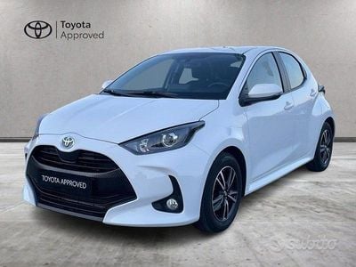 Usata Toyota Yaris Hybrid Active 92 CV (67 kW) 2022 Bianco Berlina