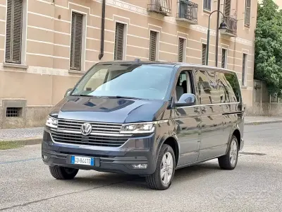 Usata VW Caravelle 199 CV (146 kW) 2020 Grigio Furgone