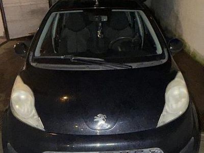 Usata Peugeot 107 Active 68 CV (50 kW) 2013 Nero Utilitaria