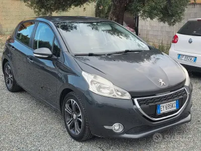 Usata Peugeot 208 Allure 68 CV (50 kW) 2015 Grigio Utilitaria