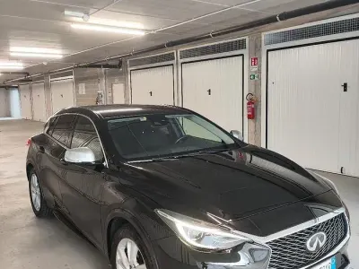 Usata Infiniti Q30 Premium 109 CV (80 kW) 2017 Nero Berlina