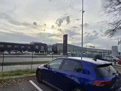 Usata VW Golf VIII R-line 150 CV (110 kW) 2022 Bluazzurro Berlina