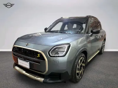 Nuova Mini Countryman Favoured 225 kW (306 CV) 2026 Verde SUV