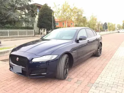Usata Jaguar XF Portfolio 179 CV (131 kW) 2016 Bluazzurro Berlina