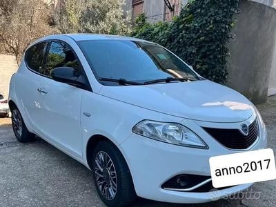 Usata Lancia Ypsilon 95 CV (69 kW) 2017 Bianco Utilitaria