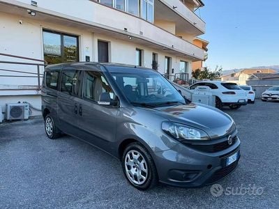 Begagnad Fiat Doblò S 120 HK (88 kW) 2022 Grå Minibuss