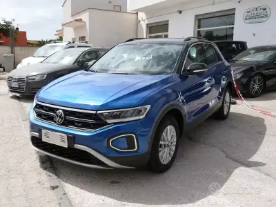 Usata VW T-Roc Style 110 CV (80 kW) 2022 Blu SUV