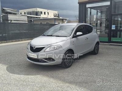 Usata Lancia Ypsilon 69 CV (50 kW) 2017 Grigio Utilitaria