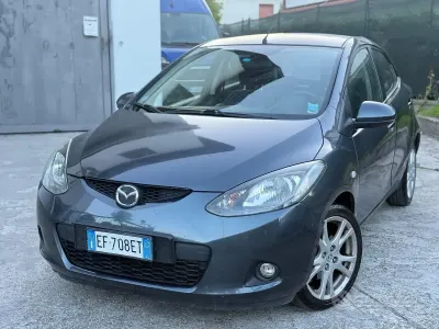 Usata Mazda 2 Inclusive 86 CV (63 kW) 2011 Grigio Utilitaria