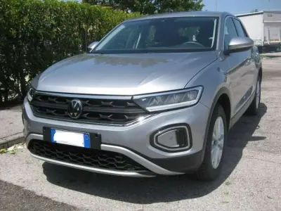Usata VW T-Roc Life 110 CV (80 kW) 2023 Grigio SUV