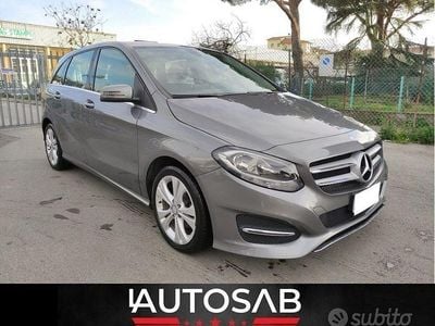 Begagnad Mercedes B200 Premium 136 HK (100 kW) 2017 Grå Minibuss