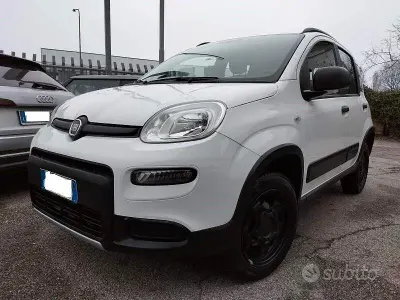 Usata Fiat Panda 4x4 S 85 CV (62 kW) 2019 Bianco Utilitaria