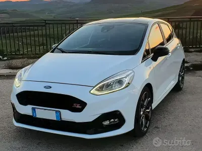 Usata Ford Fiesta ST-Line 120 CV (88 kW) 2018 Bianco Utilitaria