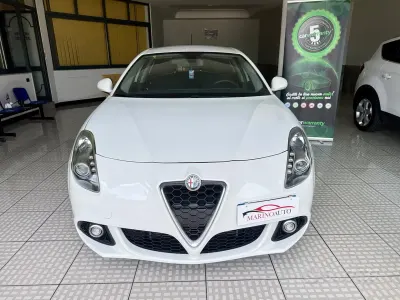 Usata Alfa Romeo Giulietta Distinctive 120 CV (88 kW) 2014 Bianco Utilitaria