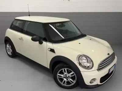 Usata Mini ONE 75 CV (55 kW) 2011 Beige Utilitaria
