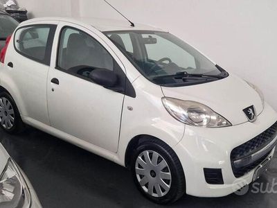 Usata Peugeot 107 68 CV (50 kW) 2010 Bianco Utilitaria