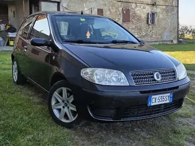 Usata Fiat Punto Active 69 CV (50 kW) 2005 Nero Utilitaria