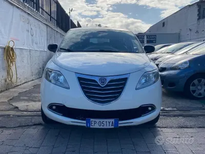 Begagnad Lancia Ypsilon Silver 85 HK (62 kW) 2013 Vit Halvkombi
