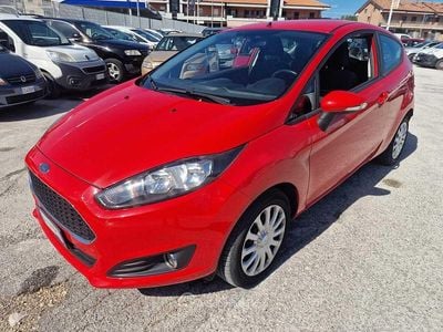 Usata Ford Fiesta Titanium 95 CV (69 kW) 2016 Rosso Utilitaria