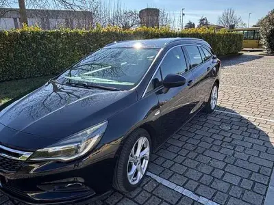 Käytetty Opel Astra Business 110 HP (80 kW) 2017 Musta Farmari