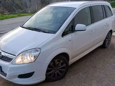 Usata Opel Zafira Cosmo 150 CV (110 kW) 2011 Monovolume