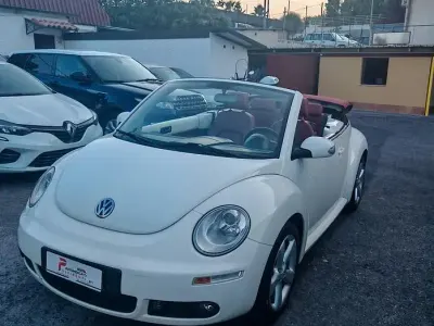 Usata VW New Beetle 105 CV (77 kW) 2007 Bianco Utilitaria