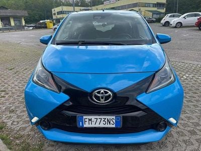 Käytetty Toyota Aygo X-Black 69 HP (50 kW) 2017 Sininen Viistoperä