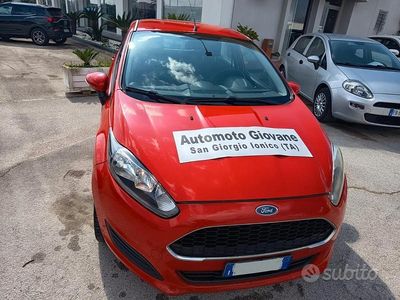 Usado Ford Fiesta 95 HP (69 kW) 2017 Vermelho Sedan