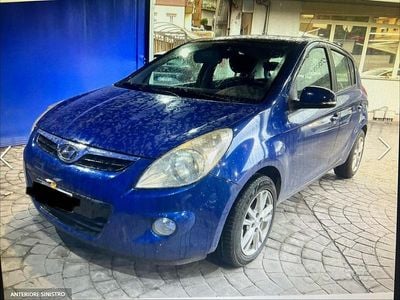 Usata Hyundai i20 Comfort 74 CV (54 kW) 2011 Blu Utilitaria