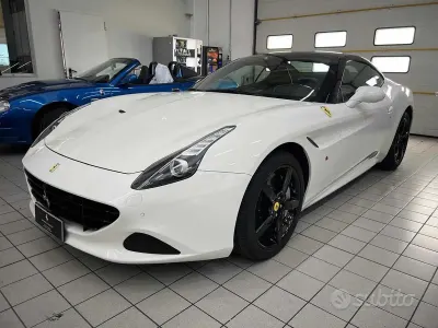 Usata Ferrari California 560 CV (411 kW) 2014 Bianco Cabrio