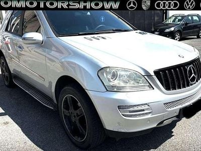 Usata Mercedes ML320 224 CV (164 kW) 2006 Argento SUV