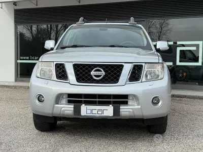 Second-hand Nissan Navara 190 CP (139 kW) 2011 Gri Pickup